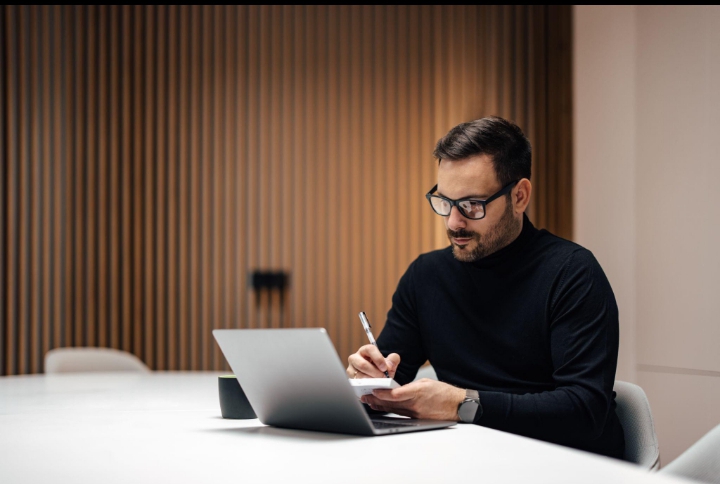 Productivity for online business owners working efficiently